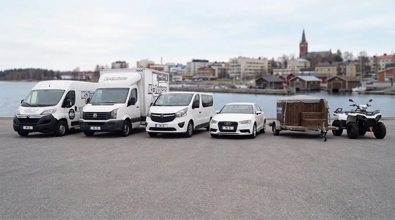 MS-Vuokrauksen kalustoa Lappeenrannassa: pakettiautot, mönkijä, vesijetti ja kylpytynnyri
