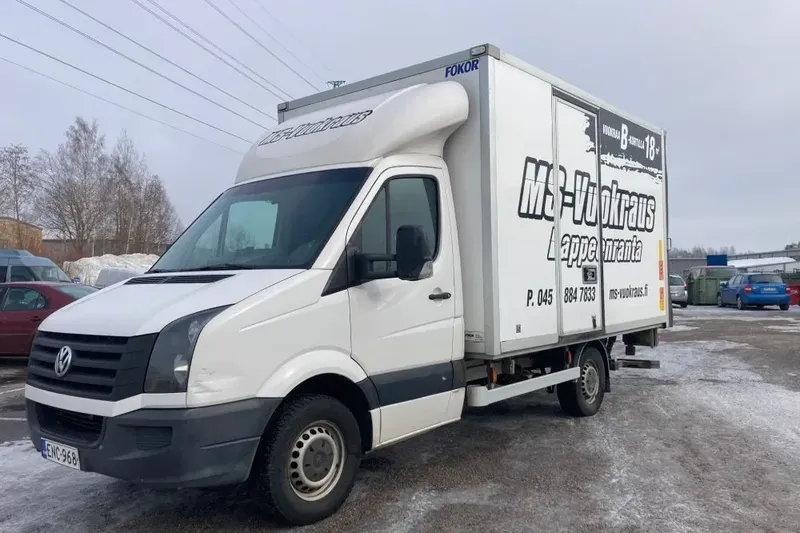 Pakettiauto VW Crafter + takalaitanostin 18 m³ – vuokralla MS-Vuokraukselta Lappeenrannassa