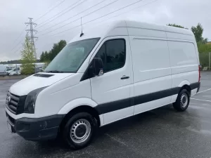 VW Crafter -pakettiauto, edestä - MS-Vuokraus Lappeenranta